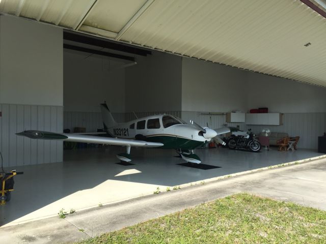 Piper Cherokee (N33121)