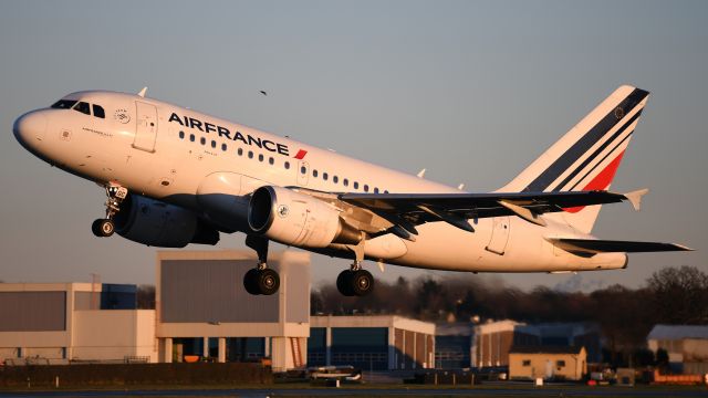 Airbus A318 (F-GUGC)