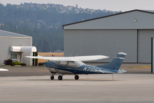 Cessna Skylane (N71069) - Cessna 182M Skylane N71069 in Spokane Felts Field 