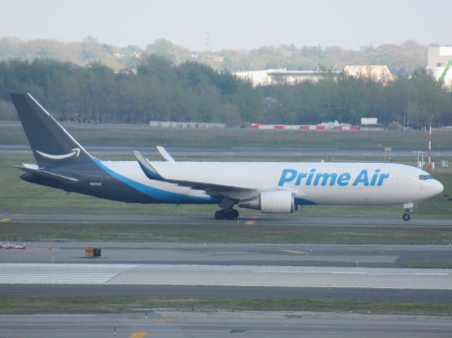 BOEING 767-300 (N607AZ)