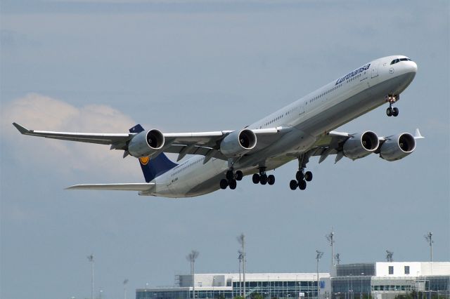 Airbus A340-600 (D-AIHO)