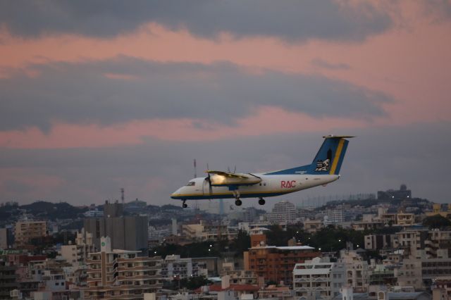 de Havilland Dash 8-200 (JA8972)