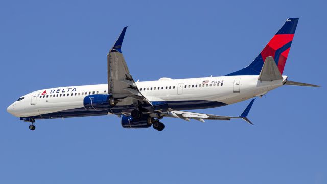 Boeing 737-900 (N934DZ) - Delta 737-900ER arriving from St Louis