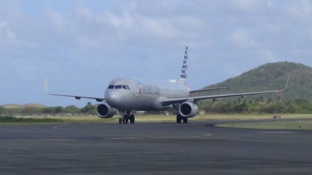 Airbus A321 (N143AN)