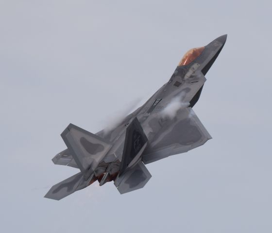 Lockheed F-22 Raptor —