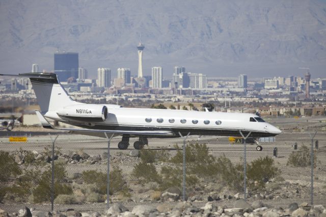 Gulfstream Aerospace Gulfstream V (N611GA) - I was shooting planes from the road at the end of the runway when they departed.