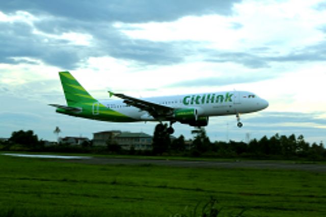 Airbus A320 (PK-GLS) - Airbus 320 Citilink Landing at Polonia Medan