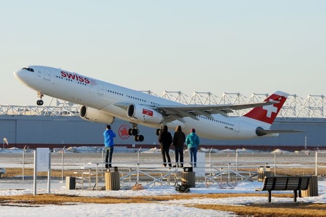 Airbus A330-300 (HB-JHB)