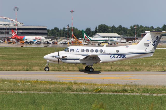 Beechcraft Super King Air 200 (S5-CBB)