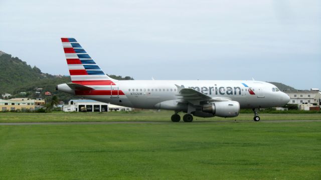 Airbus A319 (N702UW)