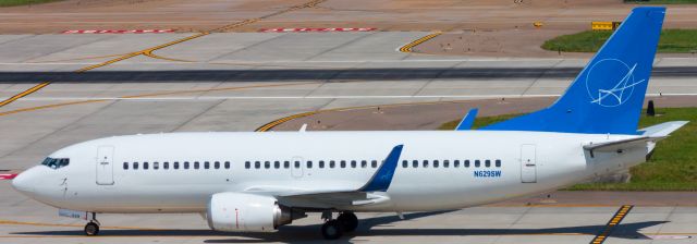 BOEING 737-300 (N629SW) - N629SW taxis to the FBO after landing at MEM