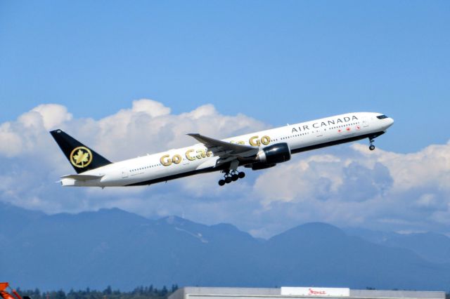 BOEING 777-300ER (C-FITW)