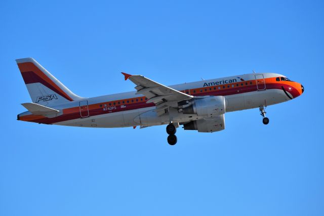 Airbus A319 (N742PS) - PSA Heritage Jet landing 23-R at the worst time of day lighting wise. These pilots were probably blinded by the sun.