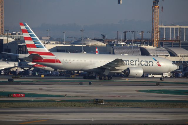 Boeing 777-200 (N762AN)