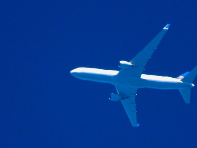 BOEING 767-300 (N673UA) - UAL1076br /EWR-LAXbr /11/07/21