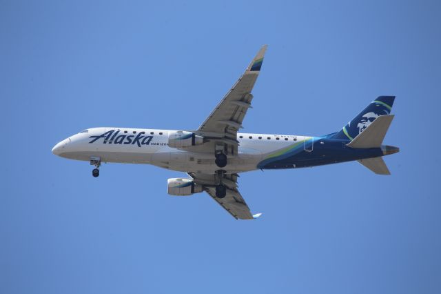 EMBRAER 175 (long wing) (N644QX)