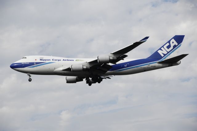 Boeing 747-400 (JA03KZ) - Final Approach to Narita Intl Airport Rnwy16R on 2012/08/18