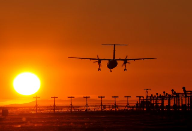 de Havilland Dash 8-300 (C-FACT)