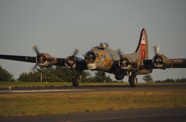 Boeing B-17 Flying Fortress (N93012)