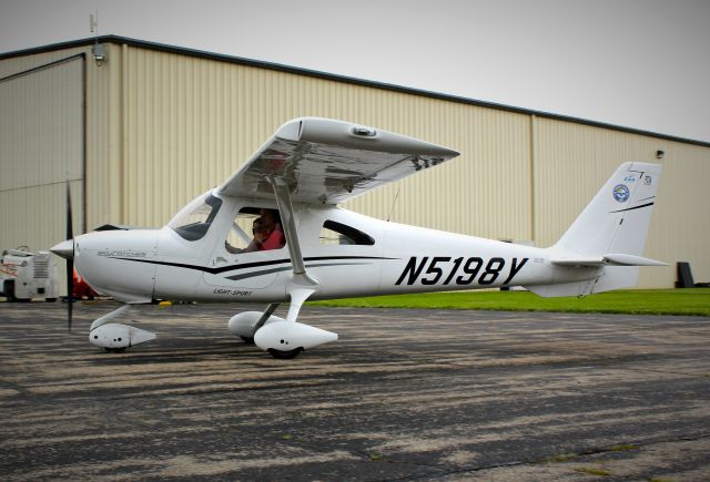 Cessna Skycatcher (N5198Y) - Skycatcher at Wittman.