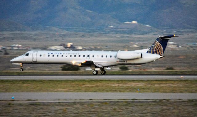 Embraer ERJ-135 (N11565)