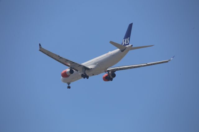 Airbus A330-300 (LN-RKU)