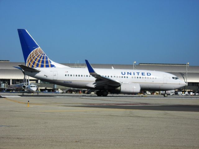 Boeing 737-700 (N23721) - Line up and wait on RWY 19R