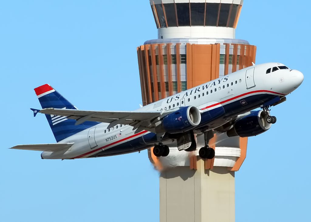 Airbus A319 (N752US)