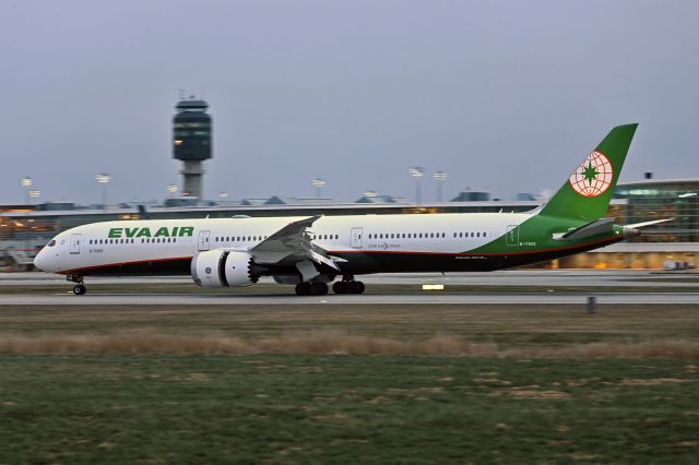 BOEING 787-10 Dreamliner (B-17805)