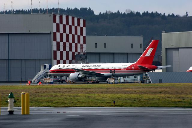 Boeing 757-200 (B-2875) - KBFI - the last 2 Boeing 757s ever built were here at Boeing Field Jan 29th, 2005.