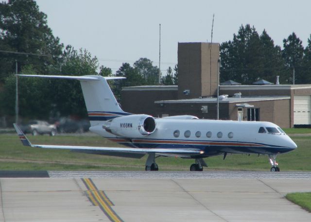 Gulfstream Aerospace Gulfstream IV (N168WM) - Cleared for take off on 14 at the Shreveport Regional airport.