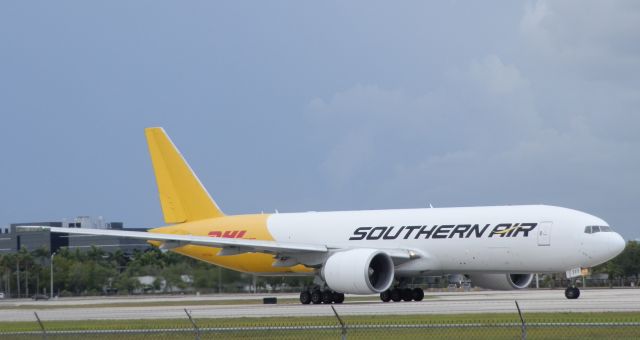 BOEING 777-200LR (N777SA)