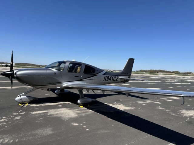 Cirrus SR-22 (N941CZ)