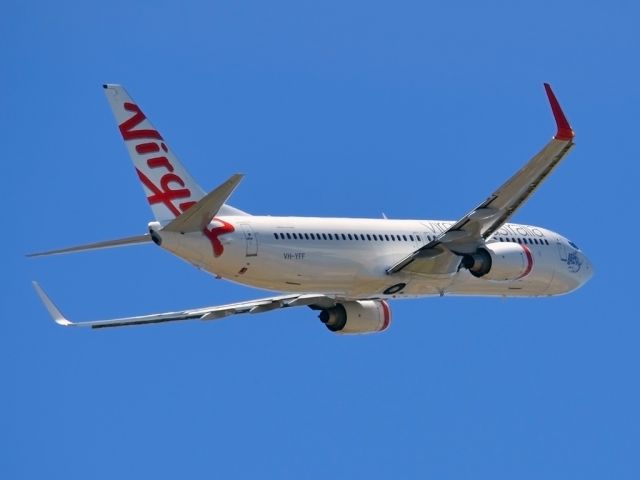 Boeing 737-800 (VH-YFF) - Getting airborne off runway 23. Wednesday 4th January 2012.