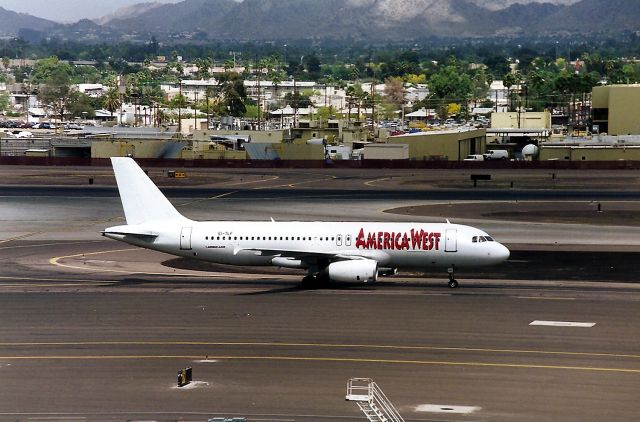 Airbus A320 (EI-TLF)