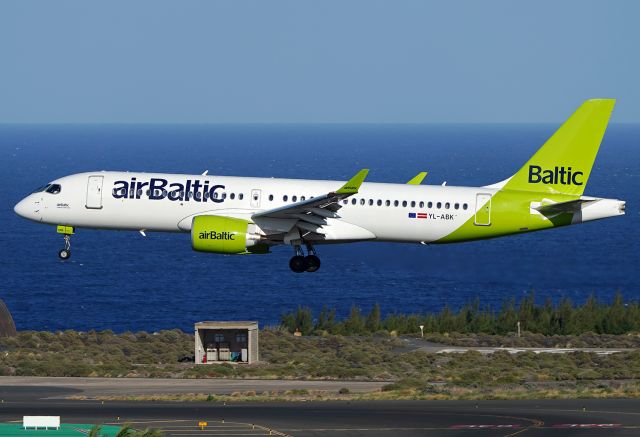 Airbus A220-300 (YL-ABK)