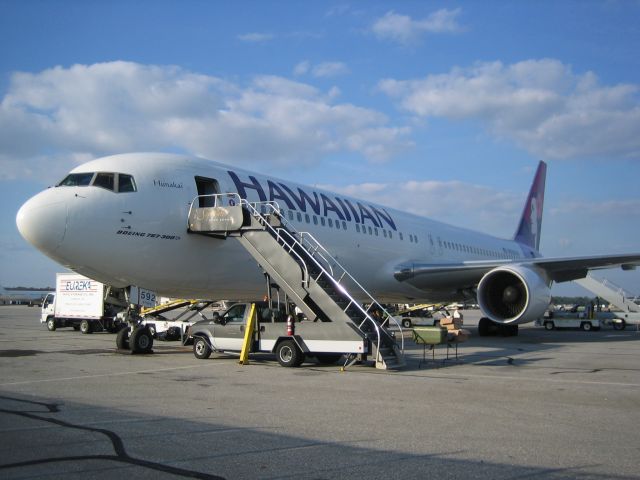 BOEING 767-300 (N592HA) - Hawaiian Airlines operating a charter for the Oakland Raiders