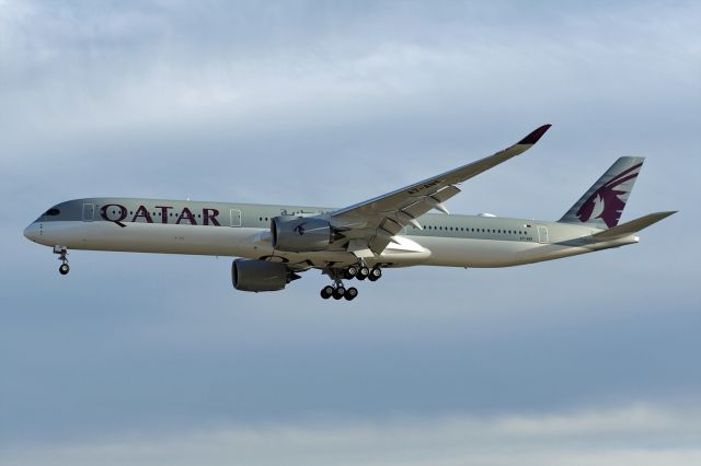 Airbus A350-900 (A7-ANS) - Airbus A350-1000 cn 420. Qatar A7-ANS. Final runway 06 YPPH 03 January 2021. My understanding this was the first revenue flight.