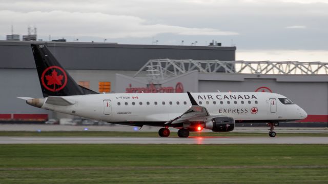 Embraer 175 (C-FRQM) - AC8949 | YUL-IAH