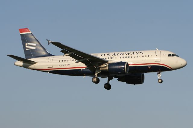 Airbus A319 (N752US) - August 29, 2010 - glided to Washington Reagan 