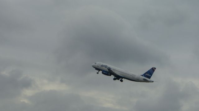 Airbus A320 (N582JB)