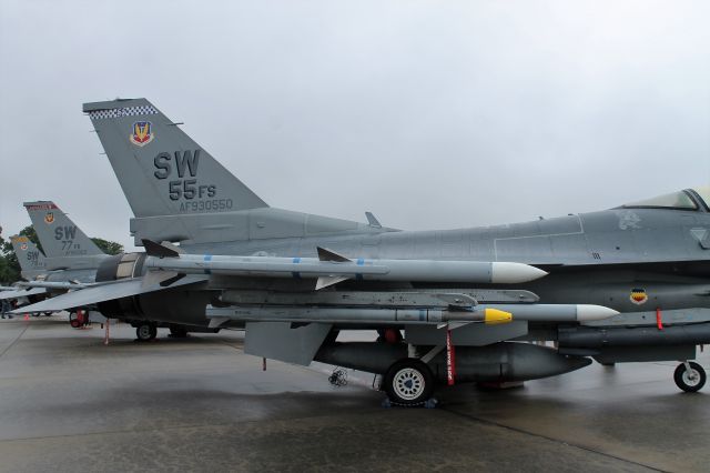 Lockheed F-16 Fighting Falcon (93-0550) - Loaded out!