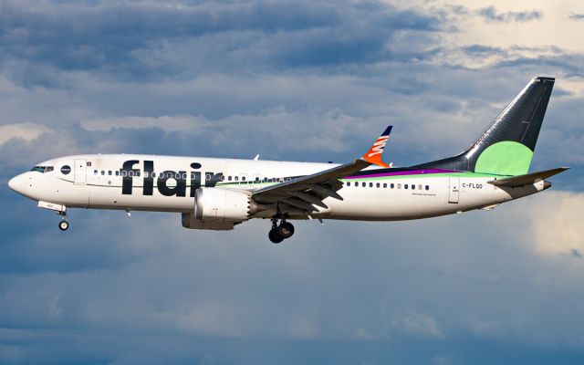 Boeing 737 MAX 8 (C-FLQO)