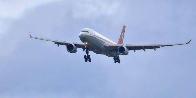 Airbus A330-300 (B-5945)