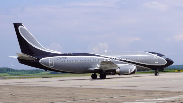 BOEING 737-300 (LY-CHF)