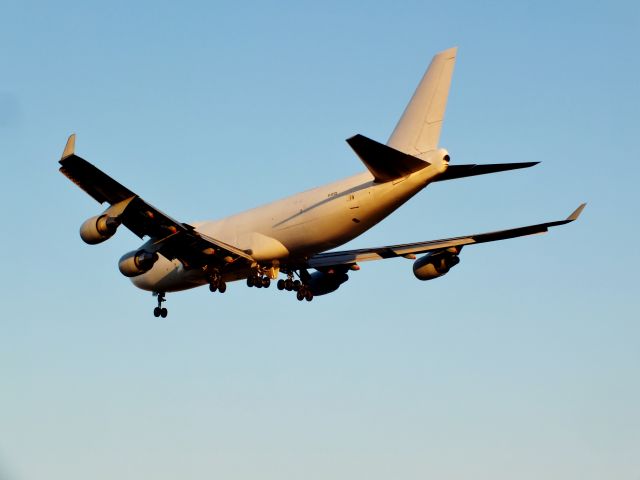 Boeing 747-400 (B-18722)