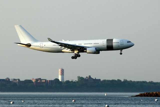 Airbus A330-200 (A7-HHM) - Qatar Amiri Flight 2 Heavy arriving on 27