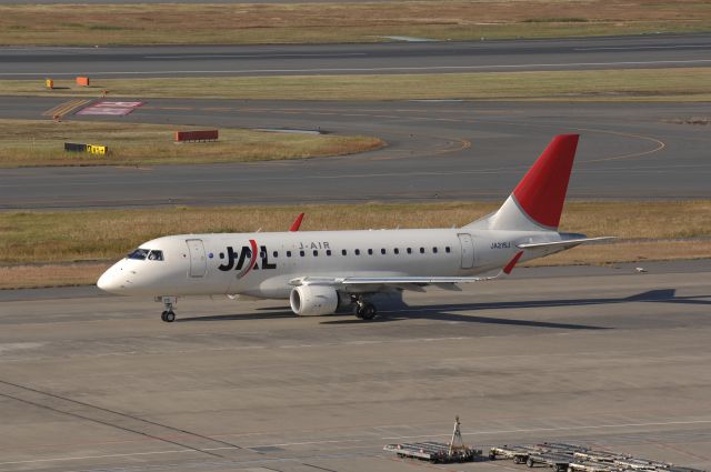 JA215J — - Taxi at Haneda Intl Airport on 2010/12/4 JAL c/s