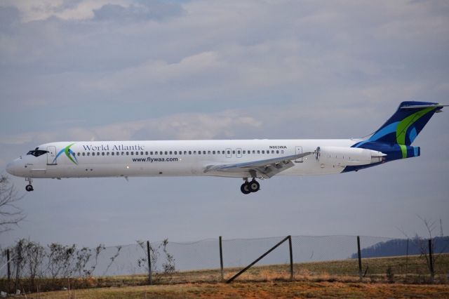 McDonnell Douglas MD-82 (N803WA)