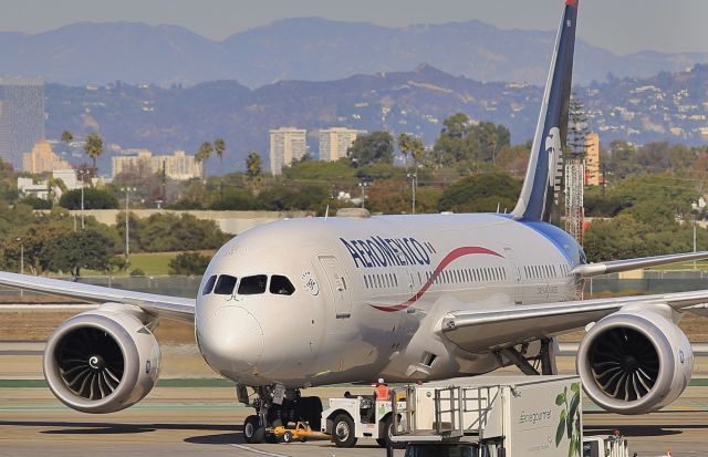 Boeing 787-8 (N966AM)